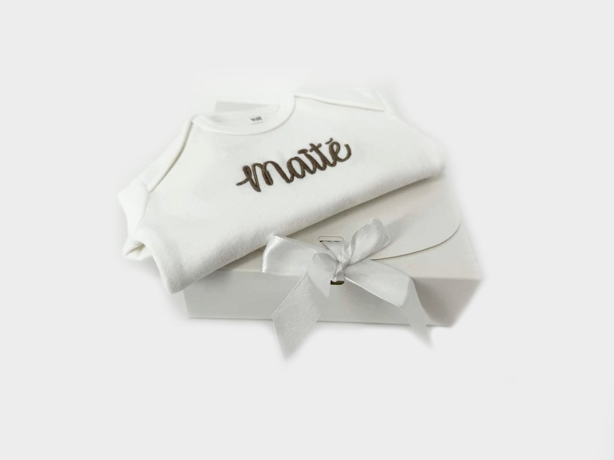Babyset met naam - Romper & muts - Kraamcadeau - velvexo