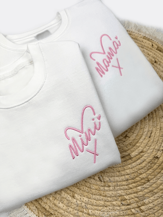 Geborduurde Mama & Mini in hartje sweater set - velvexo