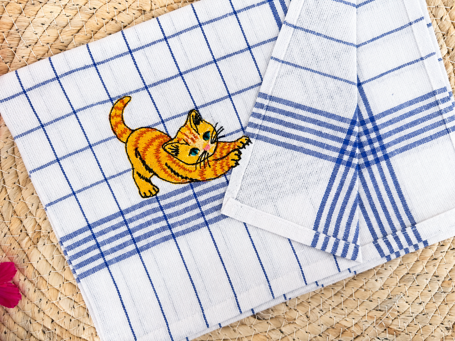 Keukenhanddoek met geborduurde kat