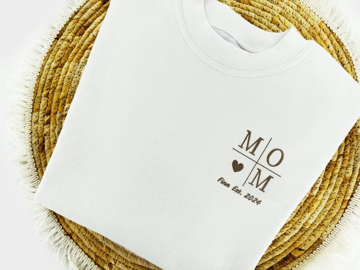 Gepersonaliseerde mama sweater met naam – Geborduurde MOM trui - velvexo