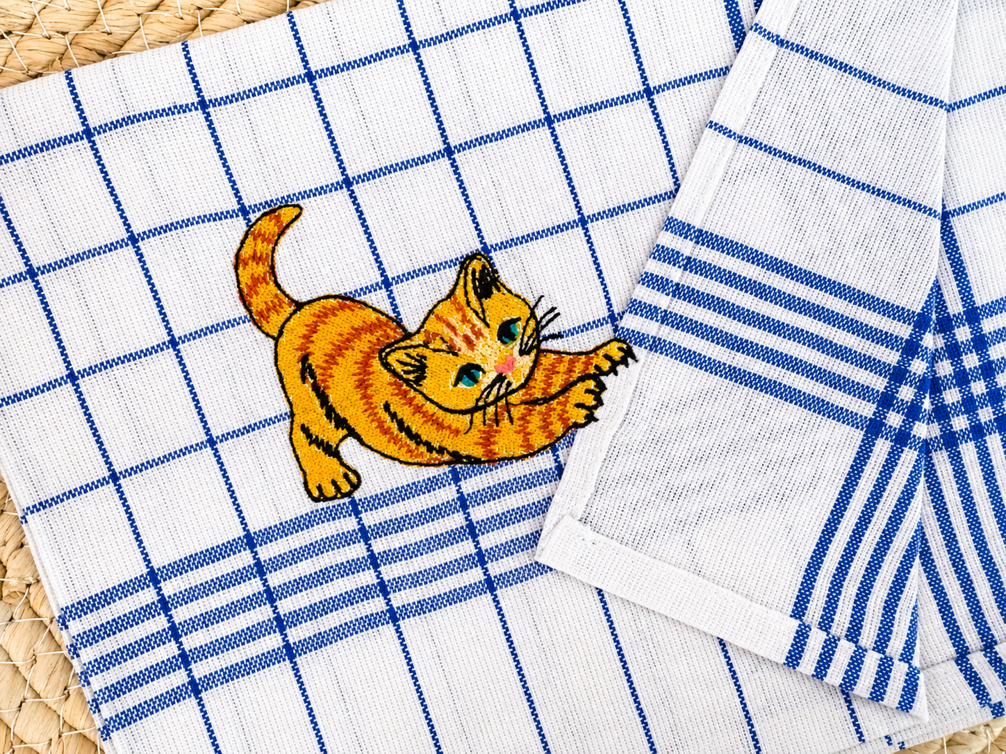 Keukenhanddoek met geborduurde kat
