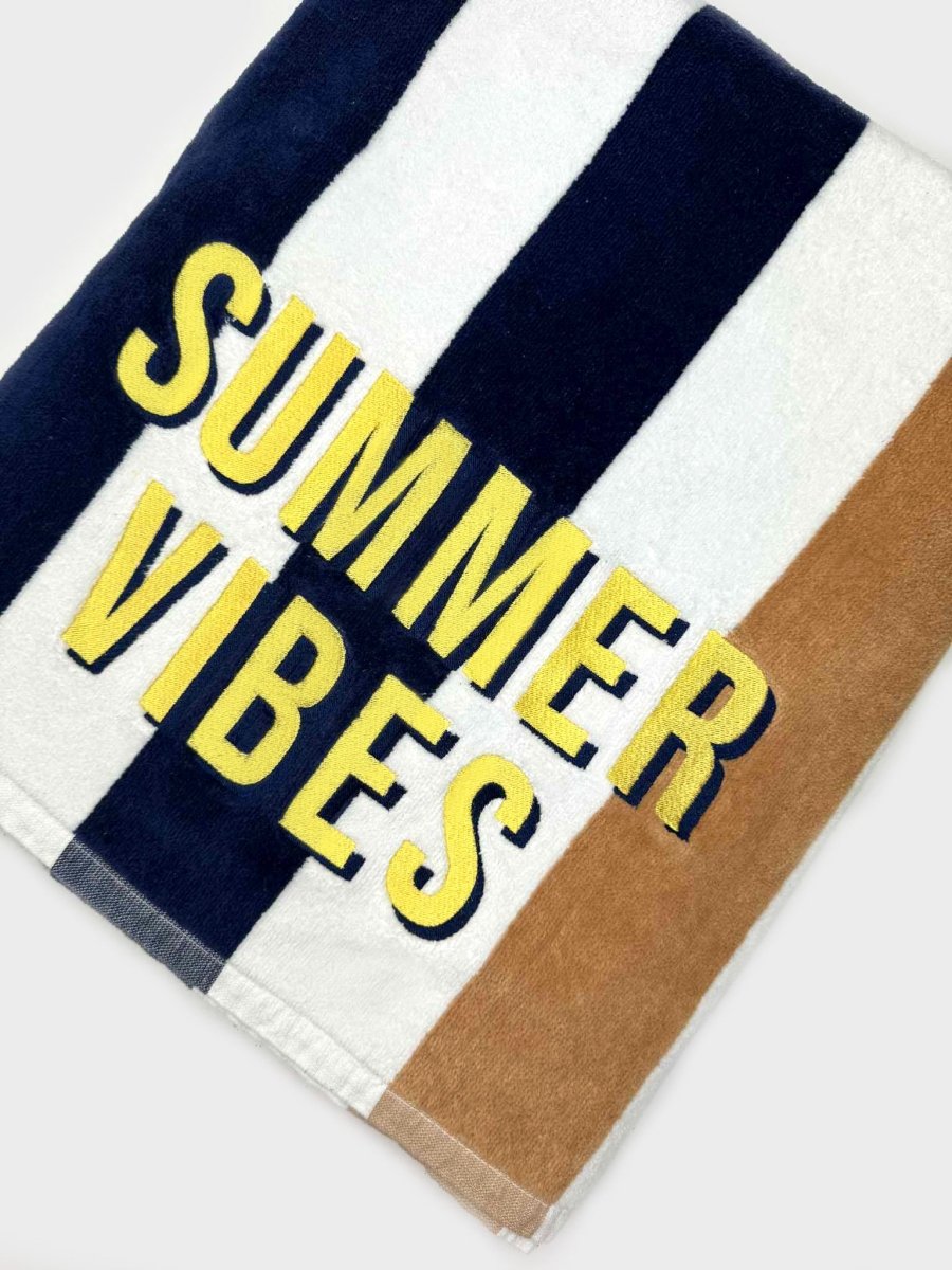 Strandlaken XL met naam – gepersonaliseerd badlaken / strandhanddoek - velvexo