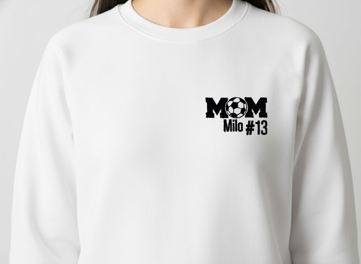 Voetbal Mama Sweater met Naam en Nummer – Geborduurde MOM Trui - velvexo